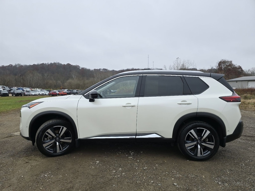 2023 Nissan Rogue SL photo 3