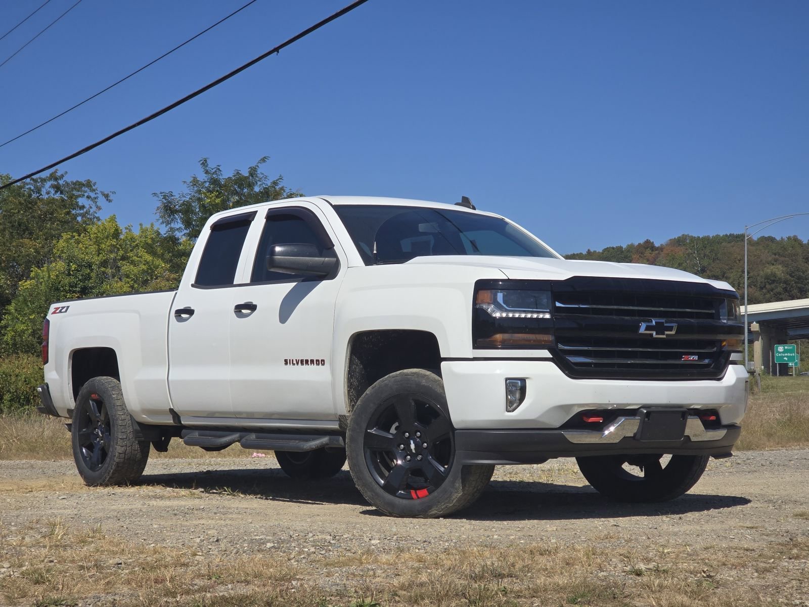 2018 Chevrolet Silverado 1500 LT photo 2