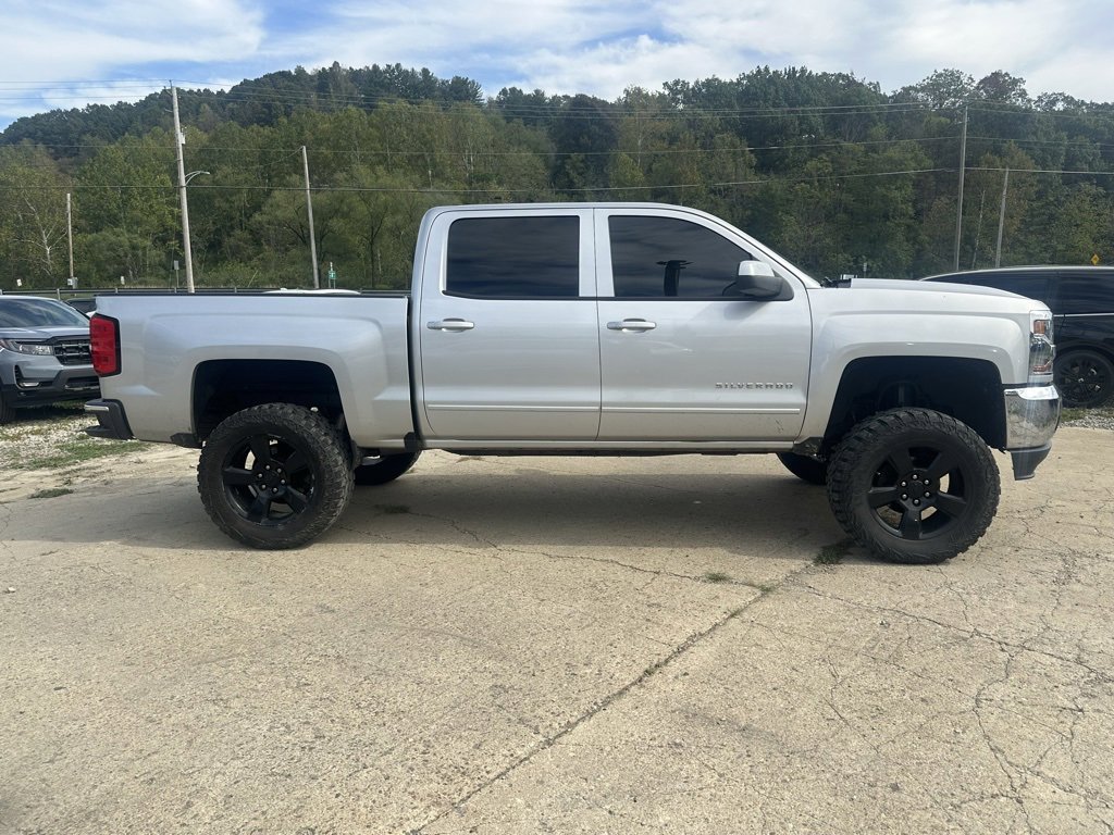2018 Chevrolet Silverado 1500 LT photo 3