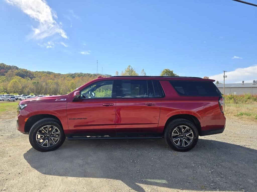 2023 Chevrolet Suburban Z71 photo 3