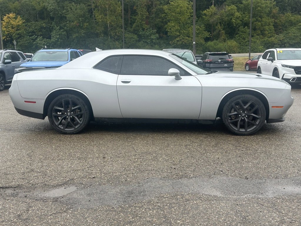 2021 Dodge Challenger SXT photo 3