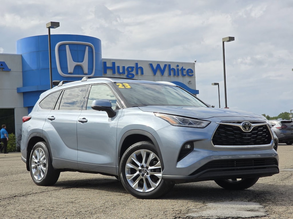 Used 2023 Toyota Highlander L SUV