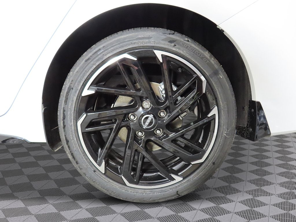 2026 Nissan Sentra SR - Photo 9