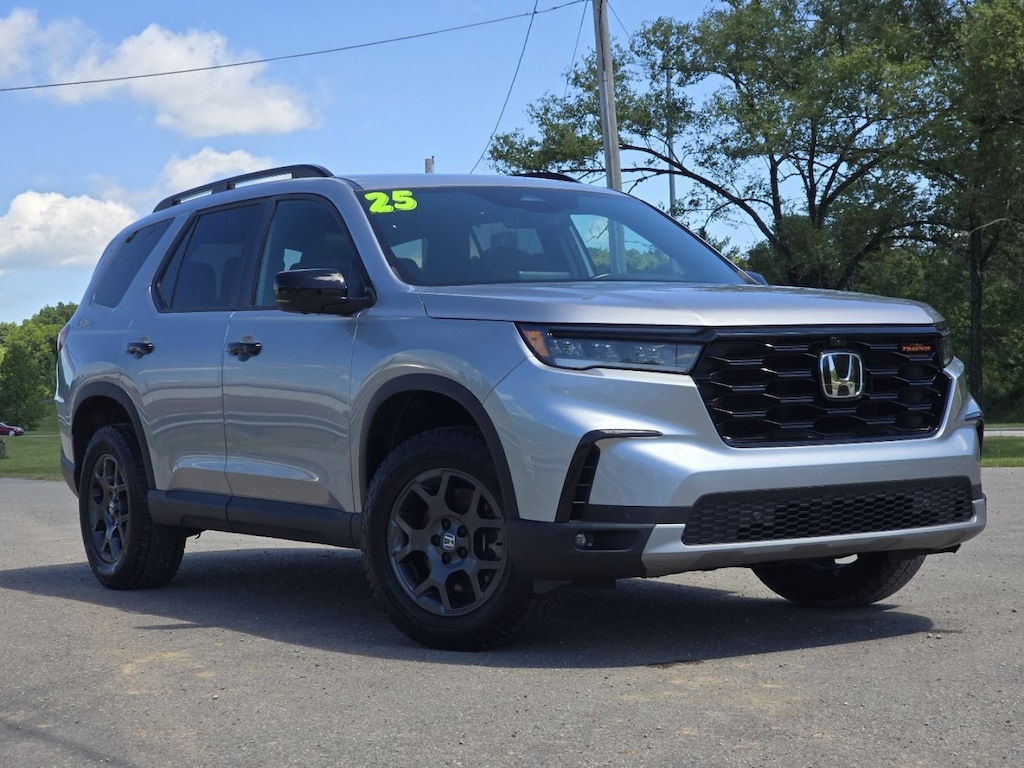 Used 2025 Honda Pilot TrailSport SUV