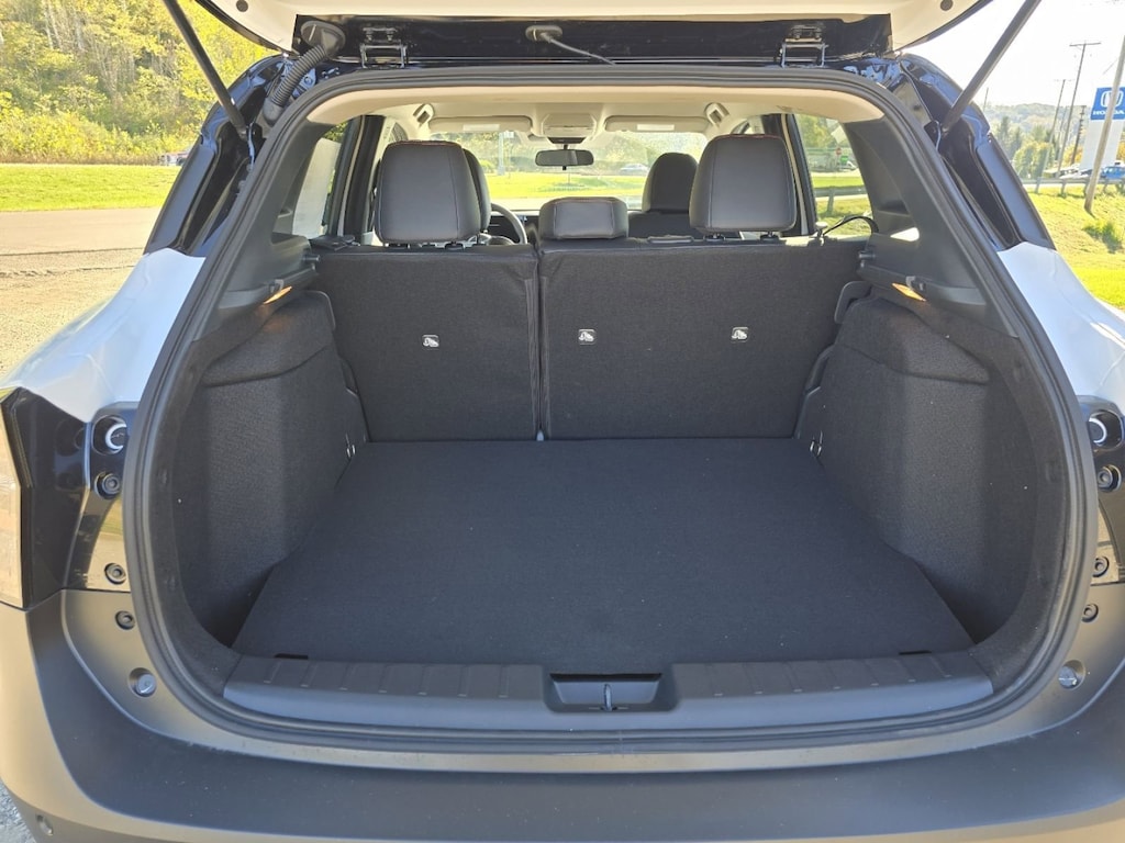 2026 Nissan Kicks SR photo 4