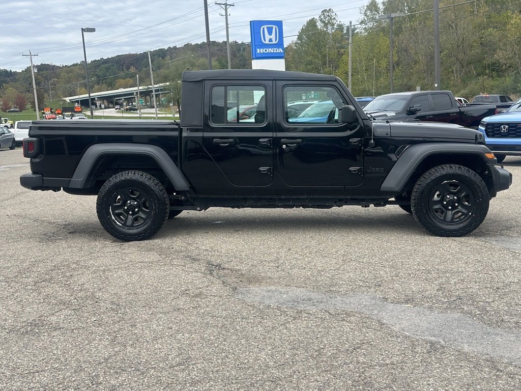 2020 Jeep Gladiator Sport photo 3