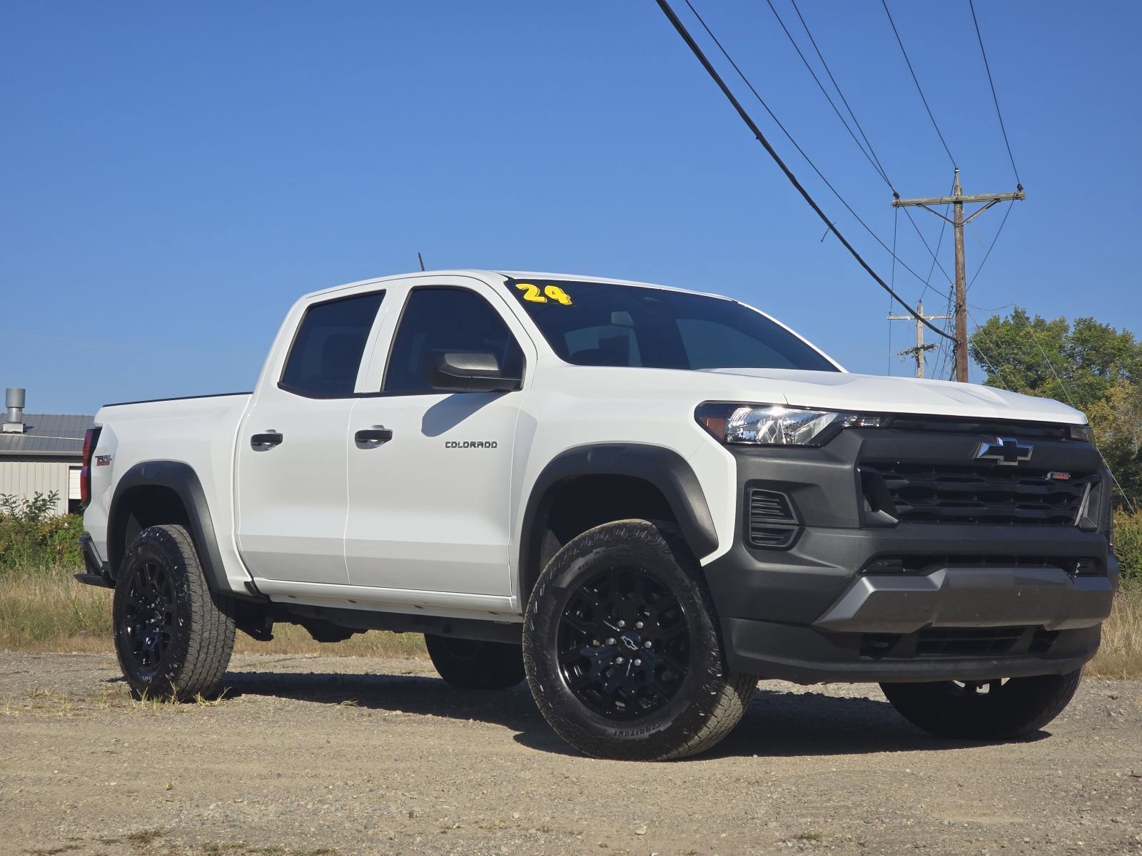 2024 Chevrolet Colorado Trail Boss photo 2