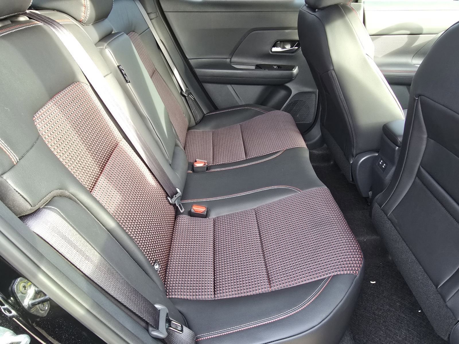 2026 Nissan KICKS SR AWD - Photo 11