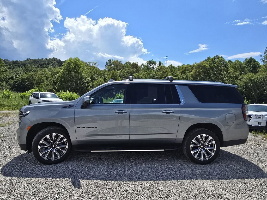 2024 Chevrolet Suburban High Country photo 3