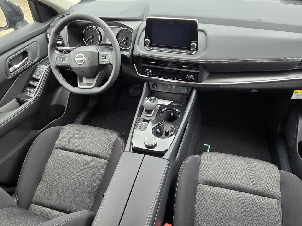 2026 Nissan Rogue SV photo 4