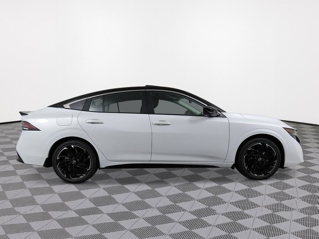 2026 Nissan Sentra SR - Photo 6