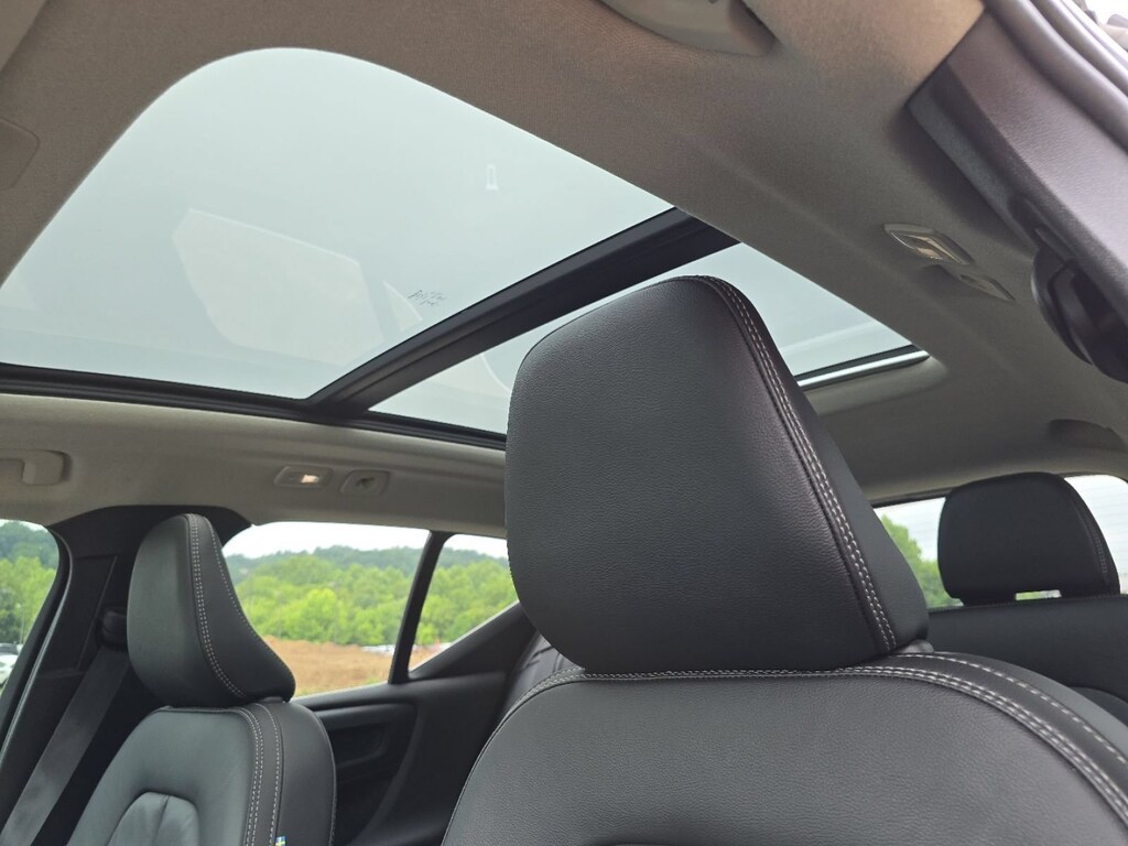 Used 2023 Volvo XC40 B5 AWD Plus Bright SUV