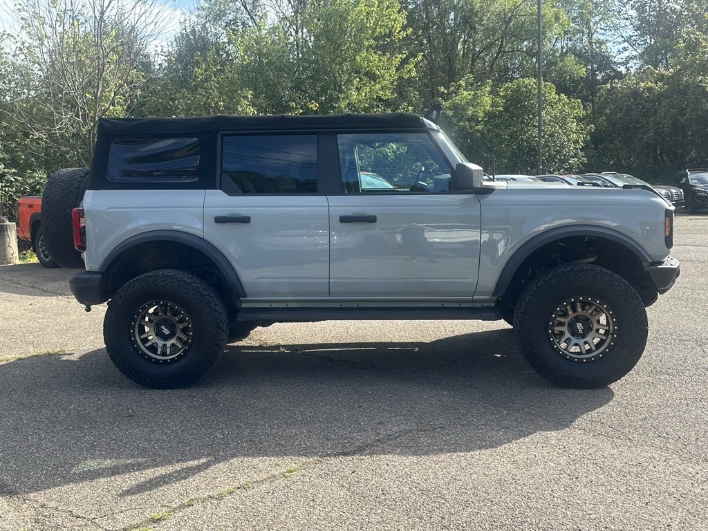 2021 Ford Bronco Black Diamond photo 3