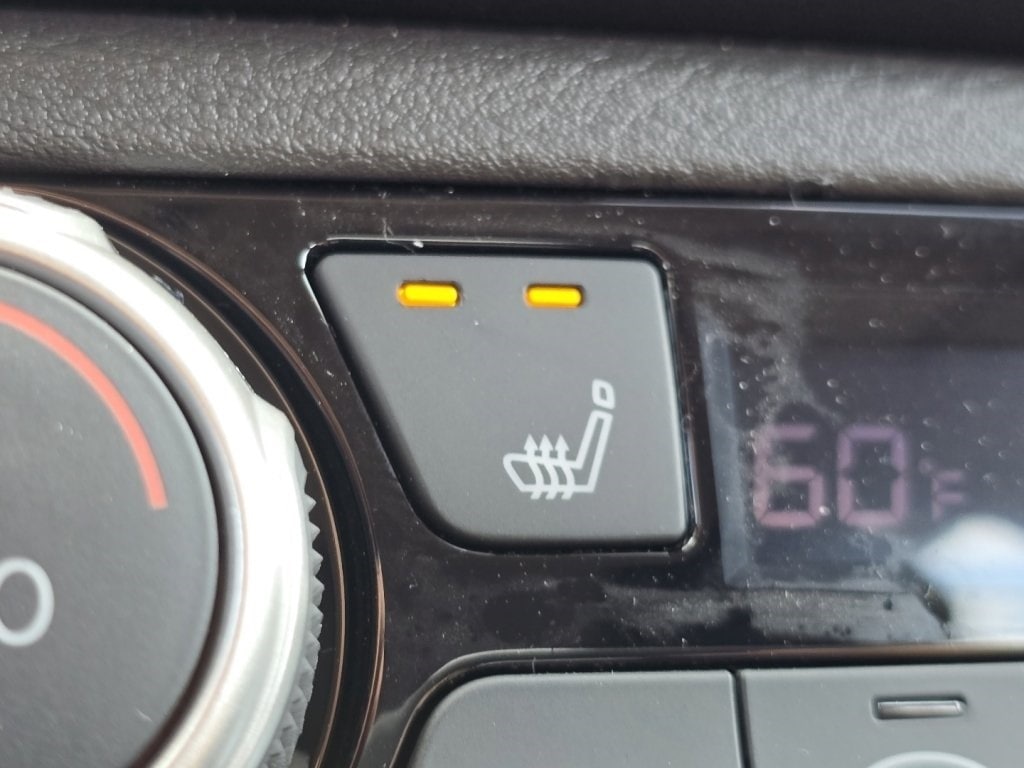 2025 Nissan Versa 1.6 SR photo 3