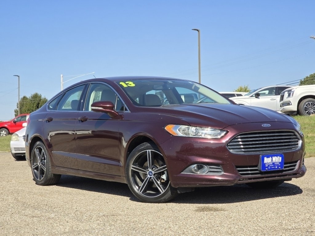 2013 Ford Fusion SE photo 2