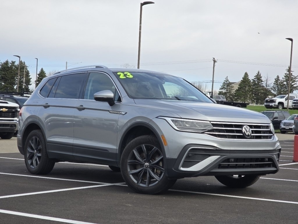 Used 2023 Volkswagen Tiguan SE with VIN 3VVMB7AX0PM053600 for sale in Lancaster, OH