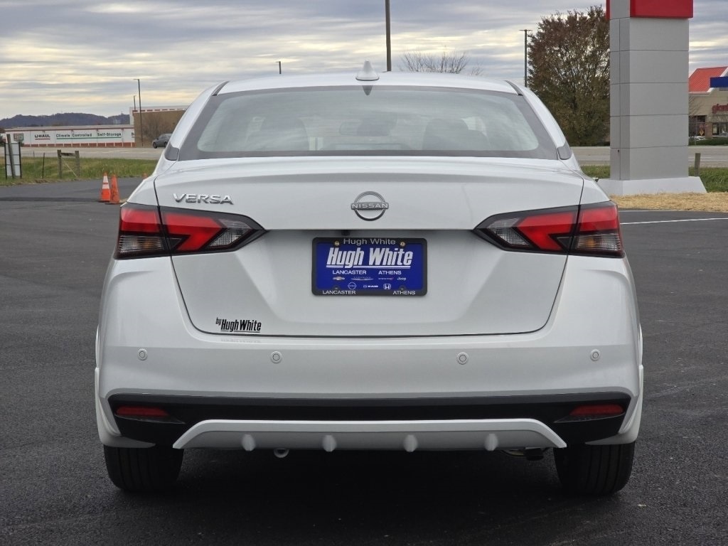 2025 Nissan Versa 1.6 SV photo 3