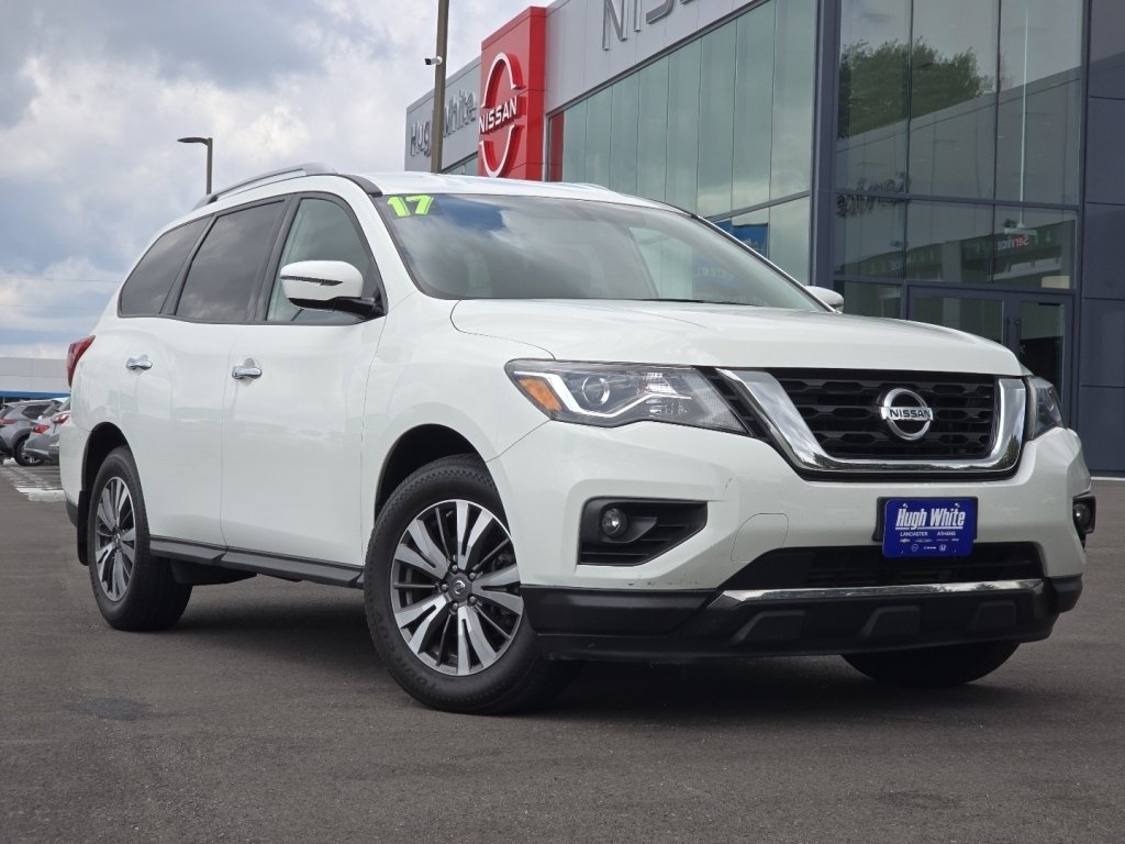 Used 2017 Nissan Pathfinder SV with VIN 5N1DR2MM6HC684557 for sale in Lancaster, OH