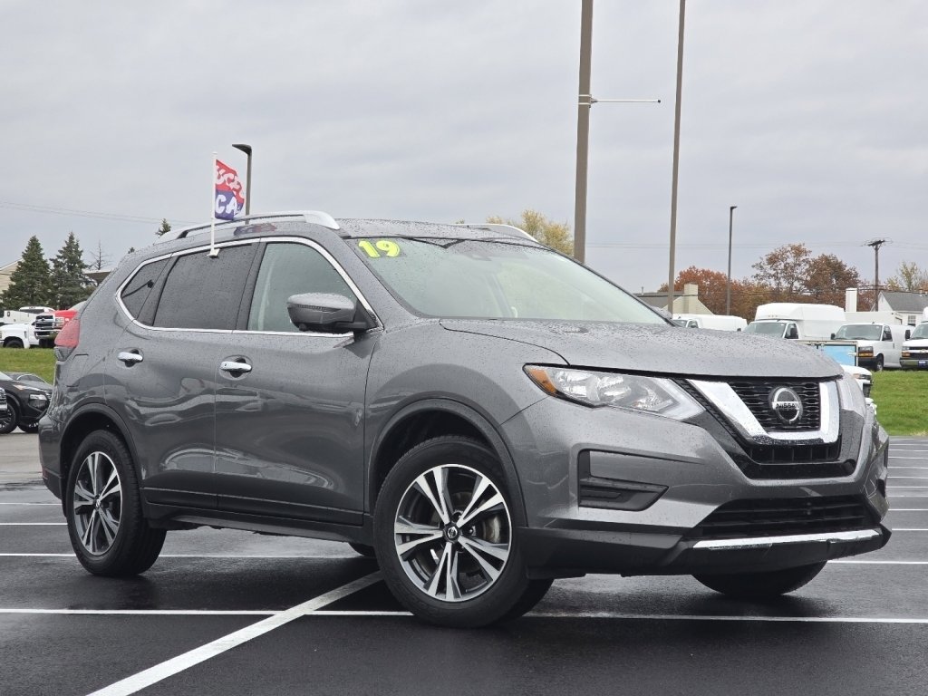 Used 2019 Nissan Rogue SV with VIN JN8AT2MT1KW262674 for sale in Lancaster, OH