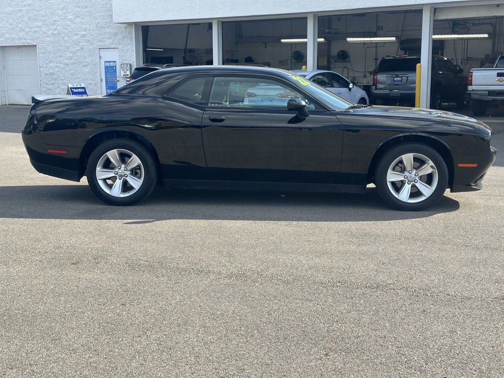 2023 Dodge Challenger SXT photo 3
