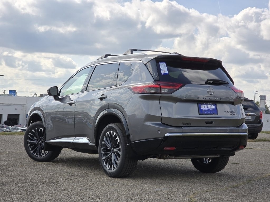 2026 Nissan Rogue Platinum photo 2
