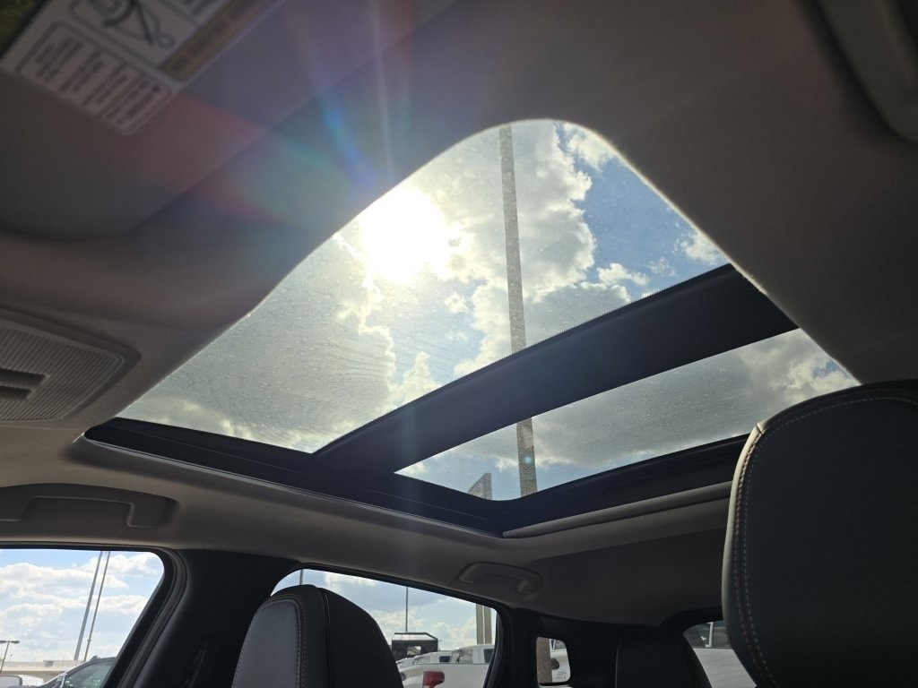 New 2026 Nissan Kicks SR SUV