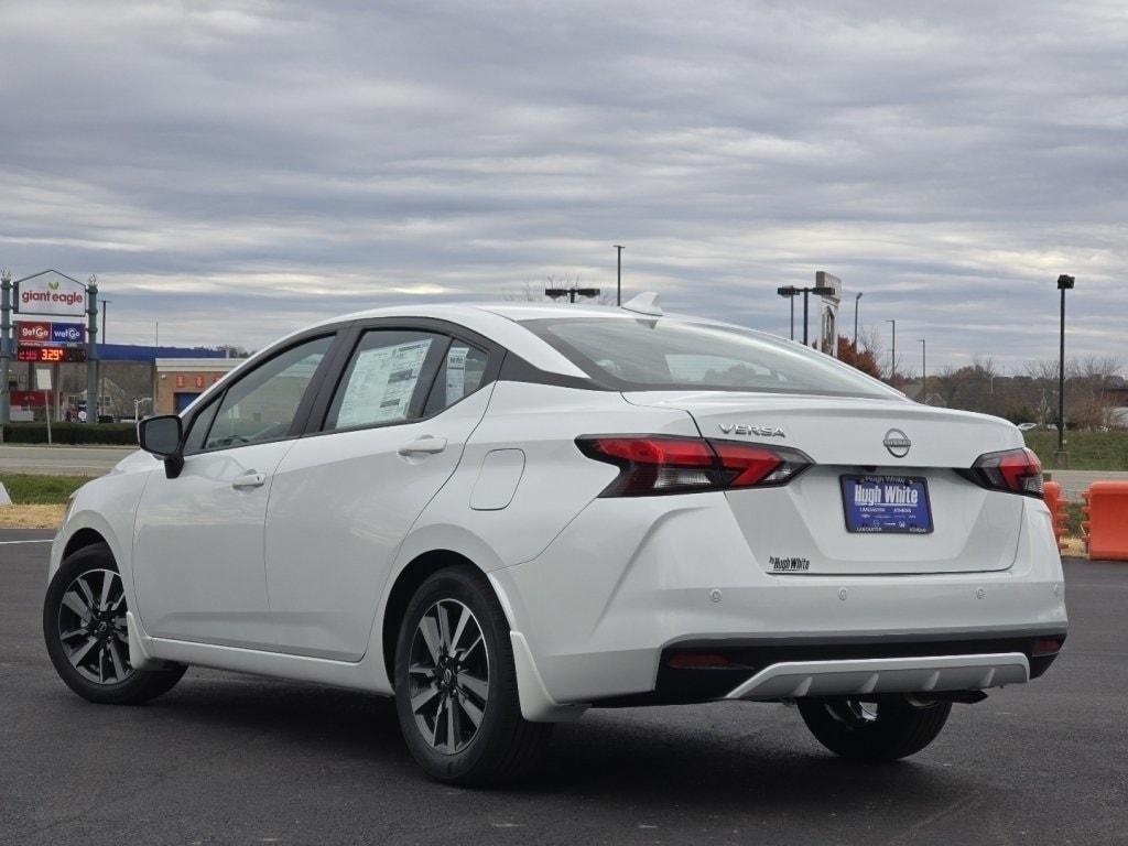 2025 Nissan Versa 1.6 SV photo 2