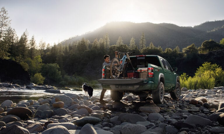 2025 Nissan Frontier with bike in bed