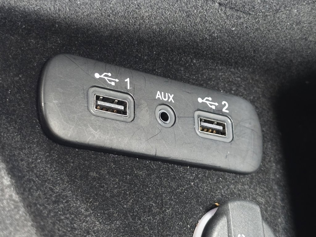 2023 Dodge Challenger SXT photo 4