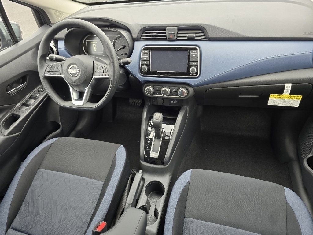 2025 Nissan Versa 1.6 SV photo 4