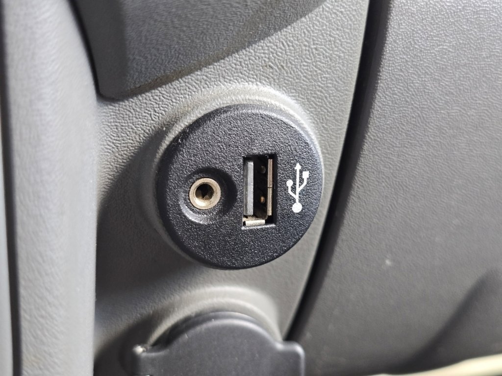 2019 Nissan Frontier SV photo 3