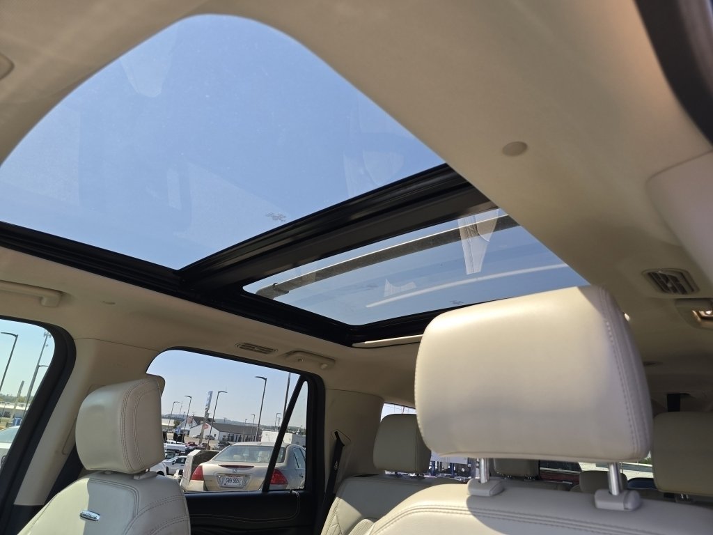 2020 Ford Expedition MAX Platinum photo 3