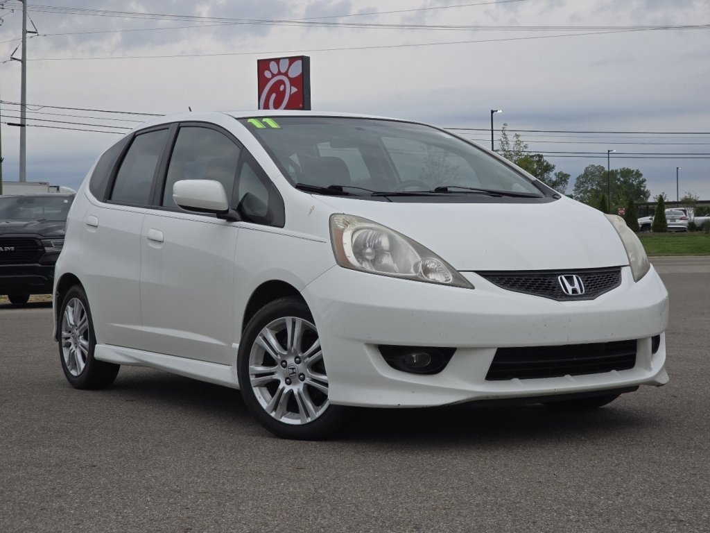 Used 2011 Honda Fit Sport with VIN JHMGE8H51BC027139 for sale in Lancaster, OH