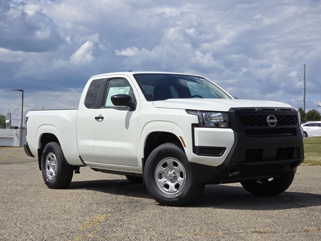2025 Nissan Frontier S's photo