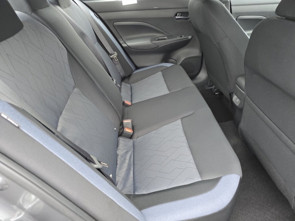 2025 Nissan Versa 1.6 SV photo 3