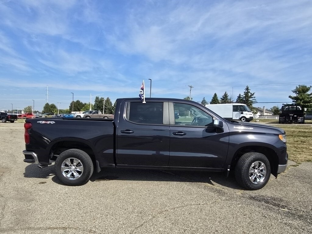 2022 Chevrolet Silverado 1500 LT photo 4