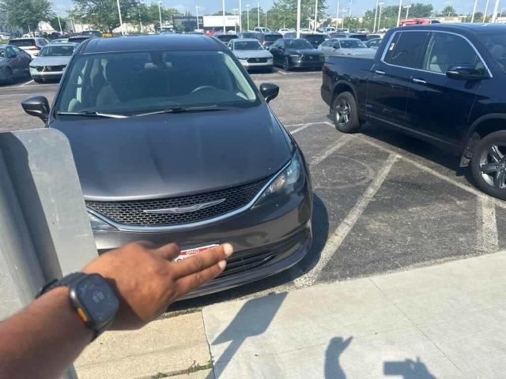 Used 2018 Chrysler Pacifica LX LX FWD