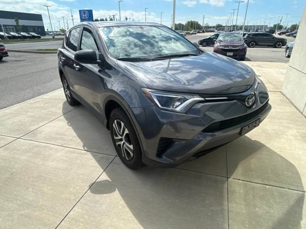 Used 2018 Toyota RAV4 LE LE AWD