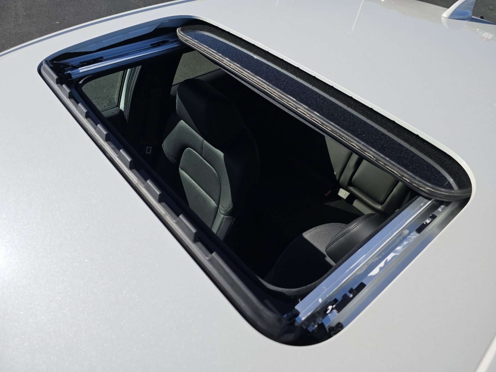 2026 Honda Civic Hatchback Hybrid Sport Touring photo 3