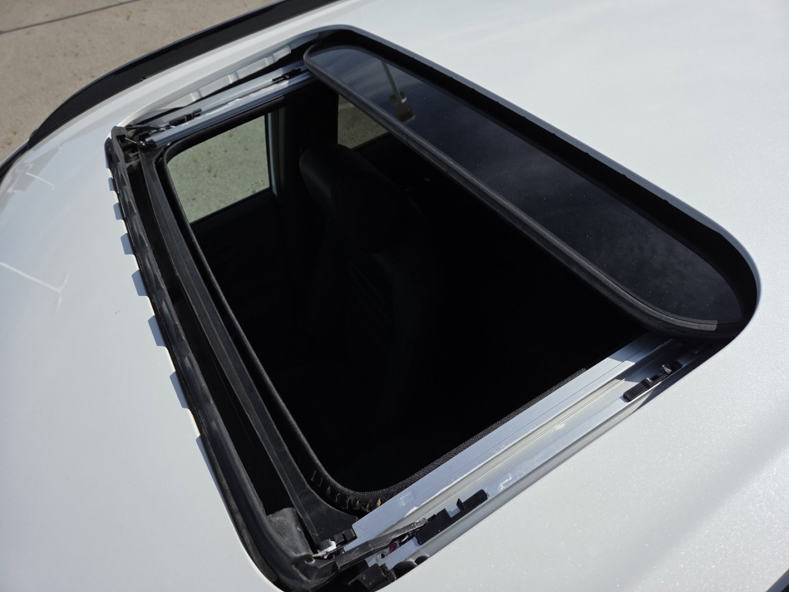 2025 Honda CR-V Hybrid Sport-L photo 3