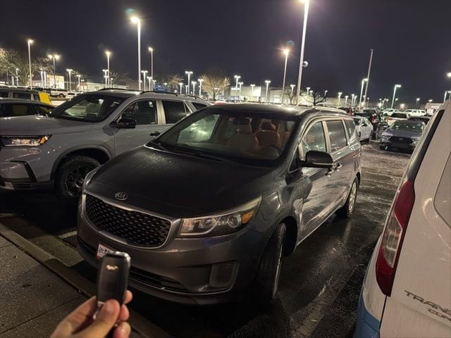 2016 Kia Sedona LX's photo