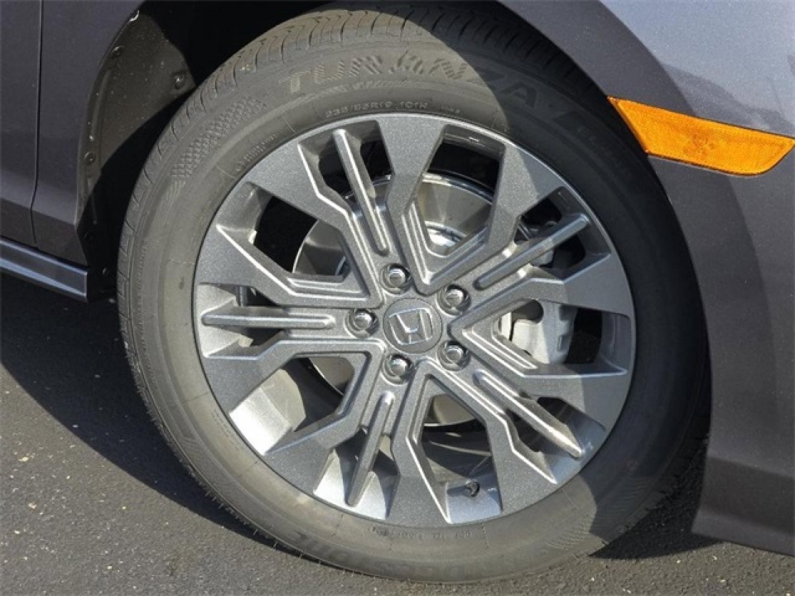 2026 Honda Odyssey Touring photo 3