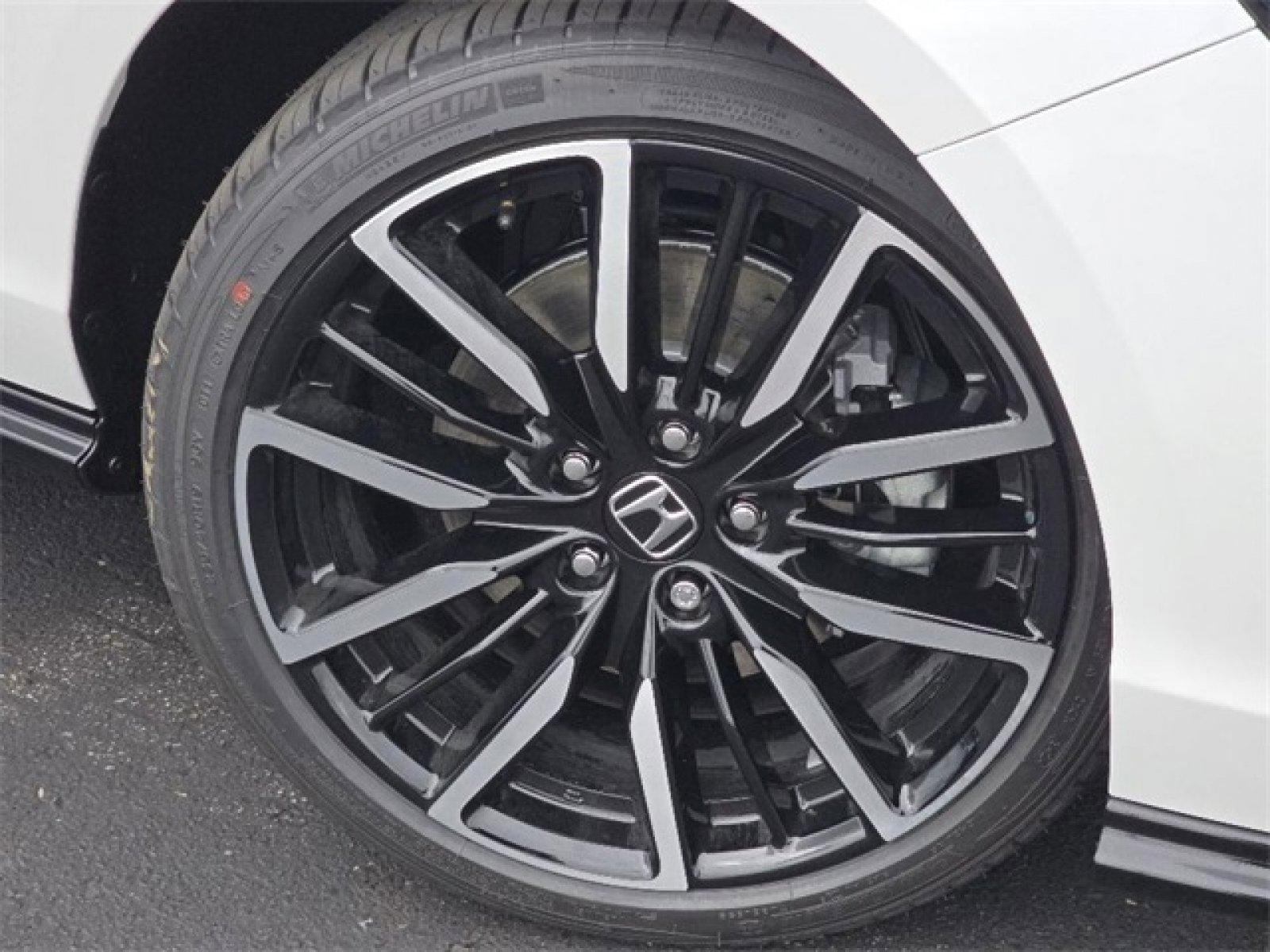 2025 Honda Accord Hybrid Touring photo 2