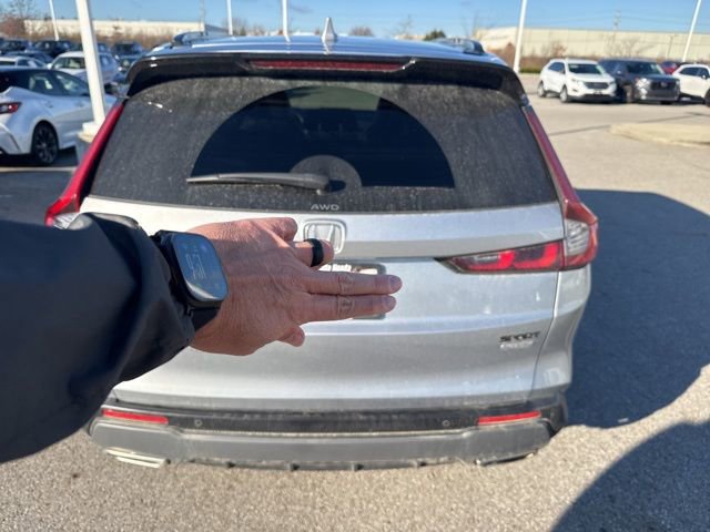 2023 Honda CR-V Hybrid Sport Touring photo 3