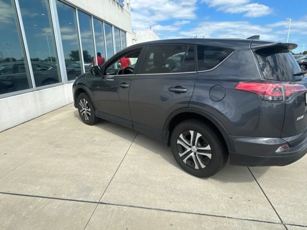 Used 2018 Toyota RAV4 LE LE AWD