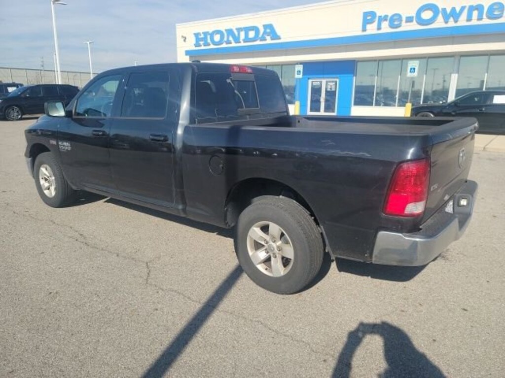 Used 2019 Ram 1500 Classic SLT SLT 4x4 Crew Cab 64 Box