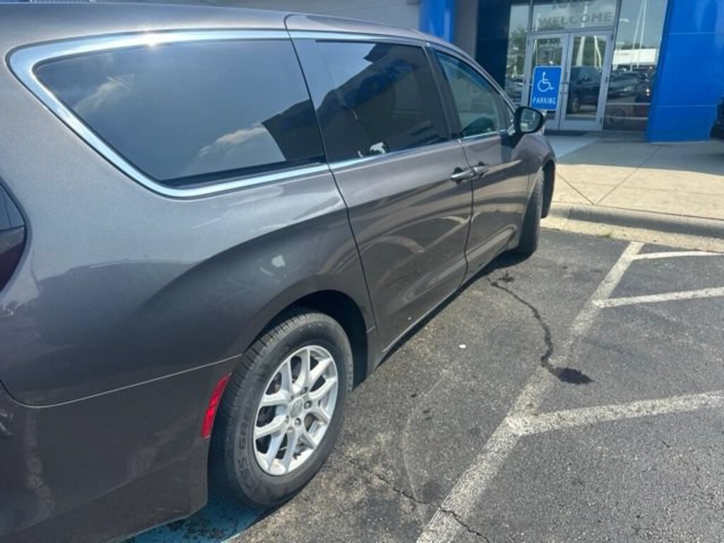 Used 2018 Chrysler Pacifica LX LX FWD