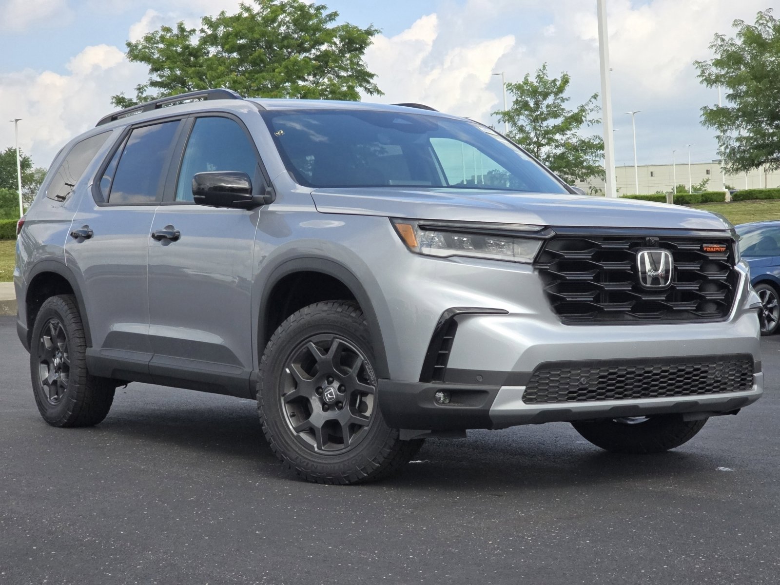 2025 Honda Pilot TrailSport photo 2