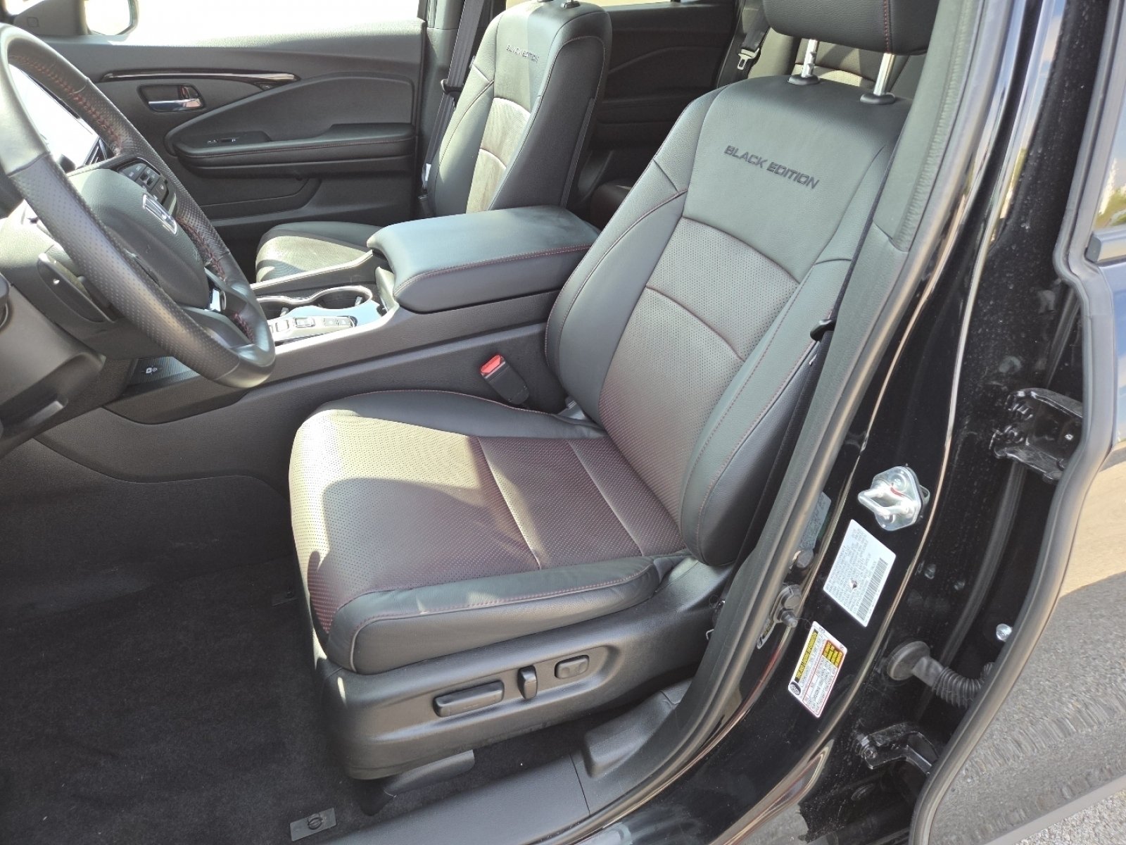 2025 Honda Ridgeline Black Edition - Photo 26