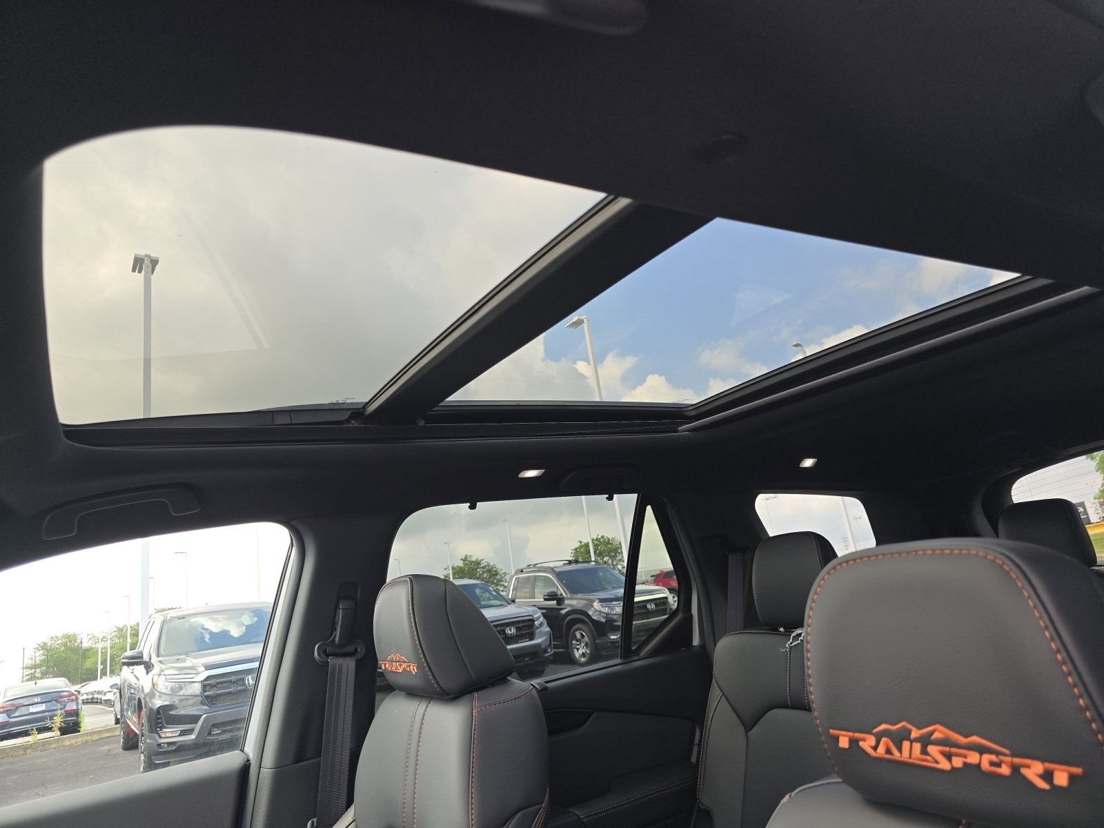 2025 Honda Pilot TrailSport photo 4
